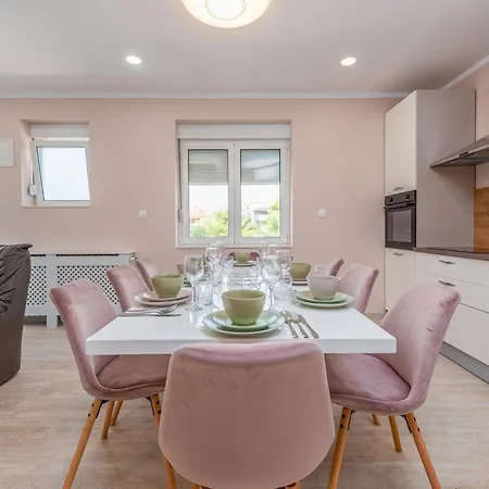 Gorgeous Home In Zadar 度假居
