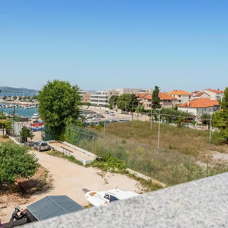 度假居 Gorgeous Home In Zadar *